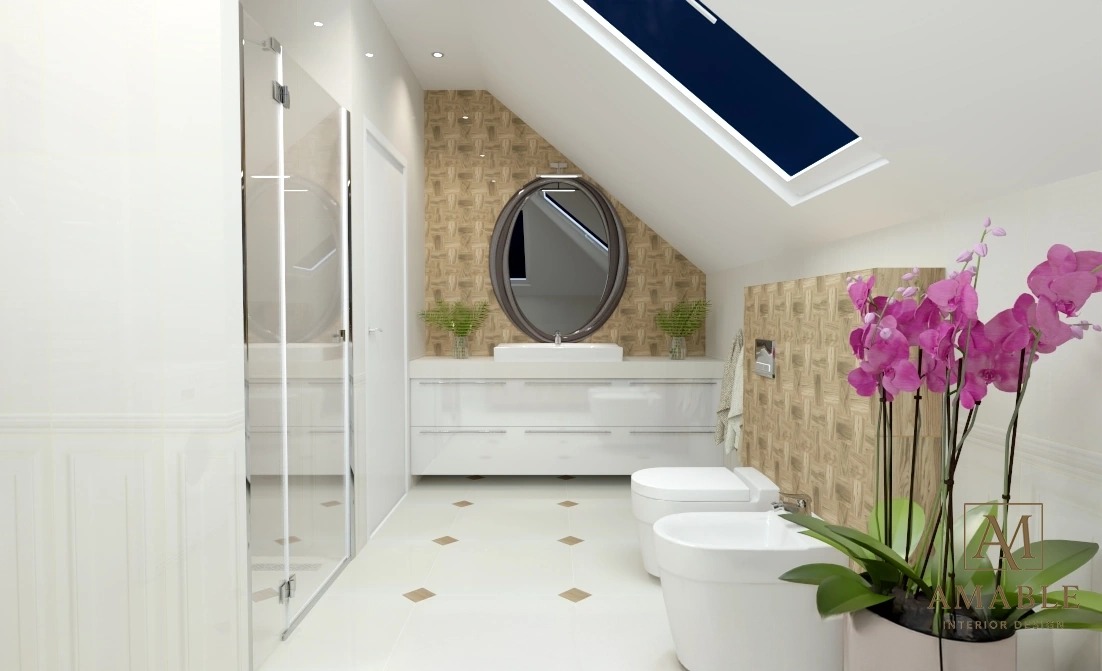 Elegancka łazienka na poddaszu z kabiną prysznicową, owalnym lustrem i kwiatami orchidei. Jasne płytki, drewnopodobne panele ścienne i okno dachowe.