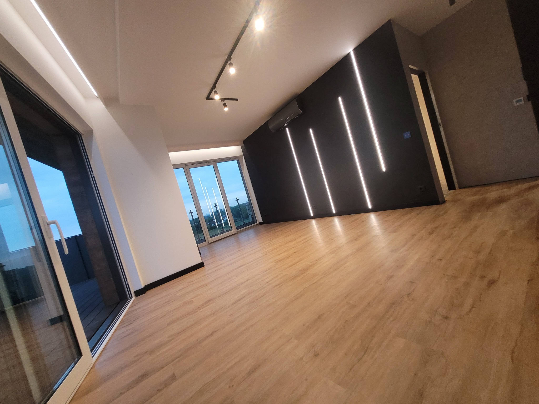 Apartament czarny beton