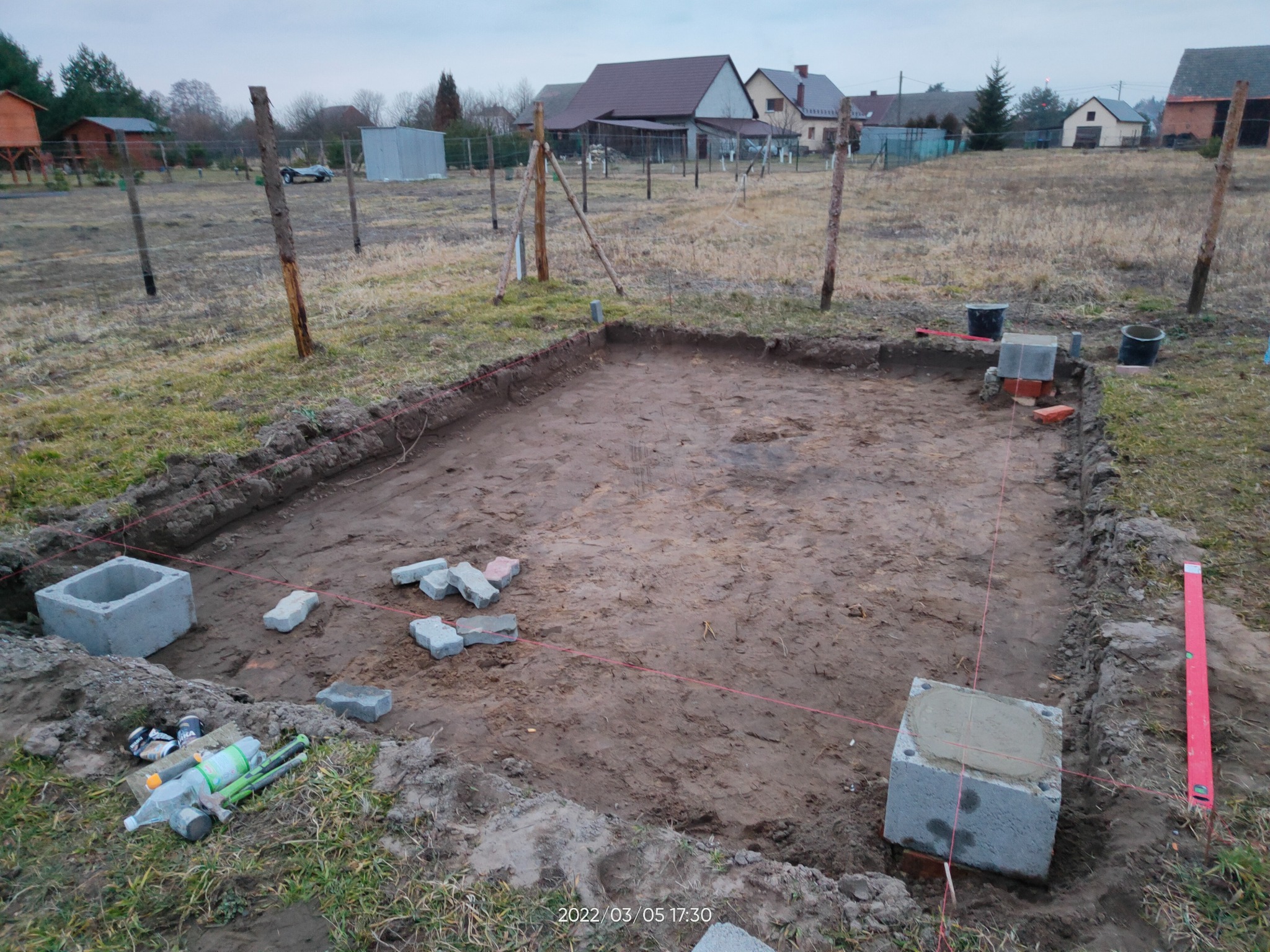 Poziomowanie pod garaż blaszany