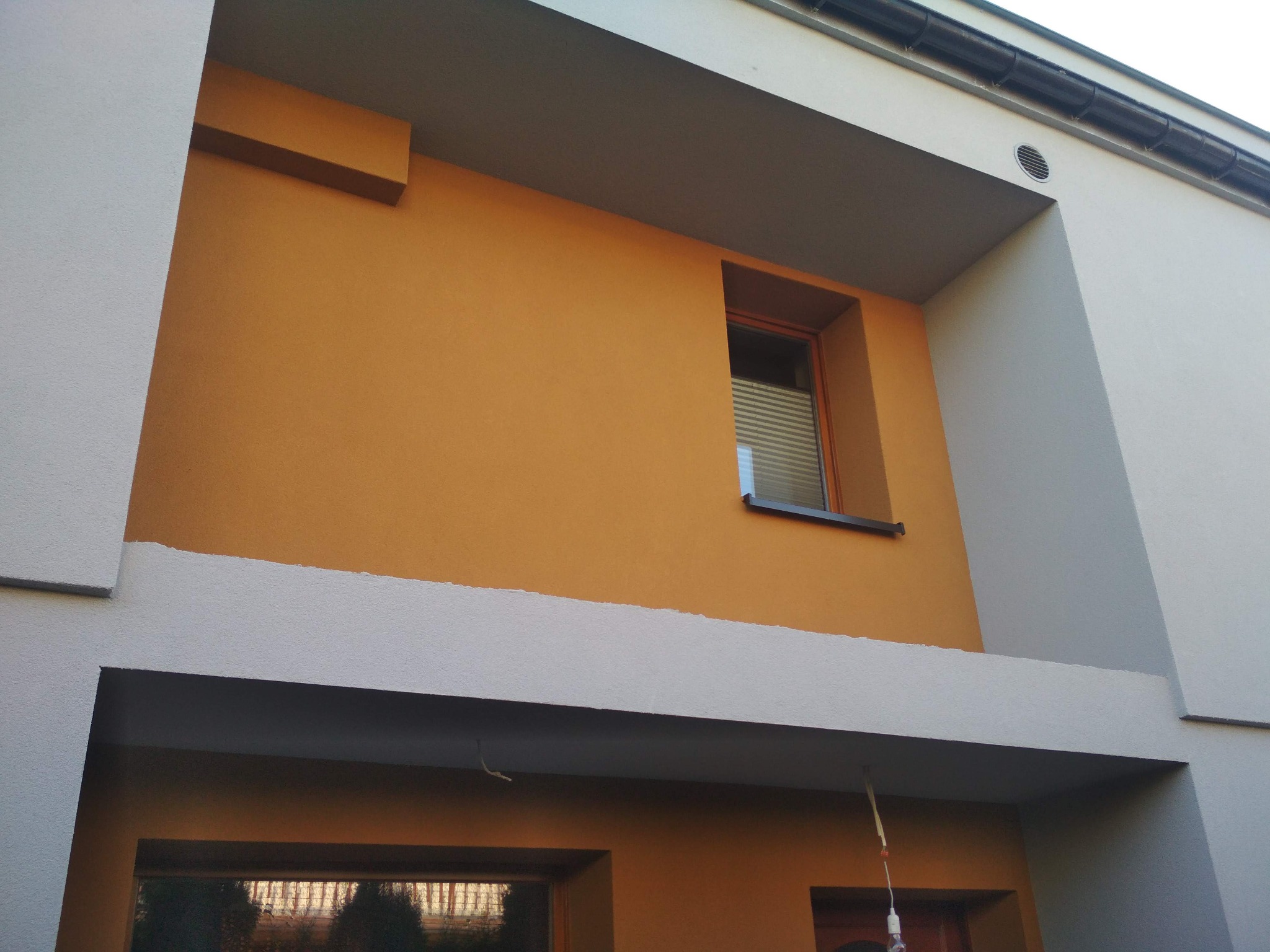 Tychy w trakcie - zabudowa rur z klimy