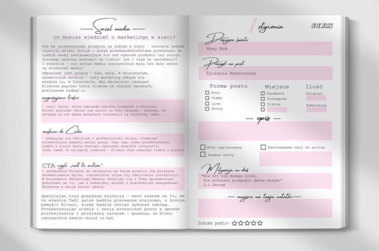 Otwarty notatnik z kalendarzem marketingowym na styczeń, zawierający porady dotyczące strategii w mediach społecznościowych, z miejscem na notatki i planowanie postów.