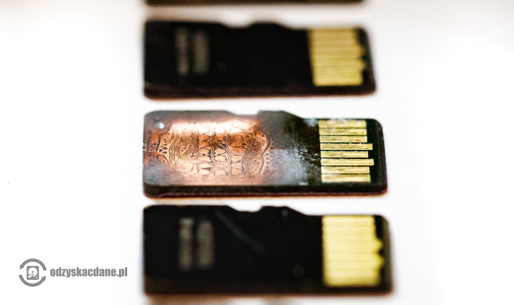 Odzyskiwanie Danych z uszkodzonej karty MicroSD z pomocą padów technologicznych,