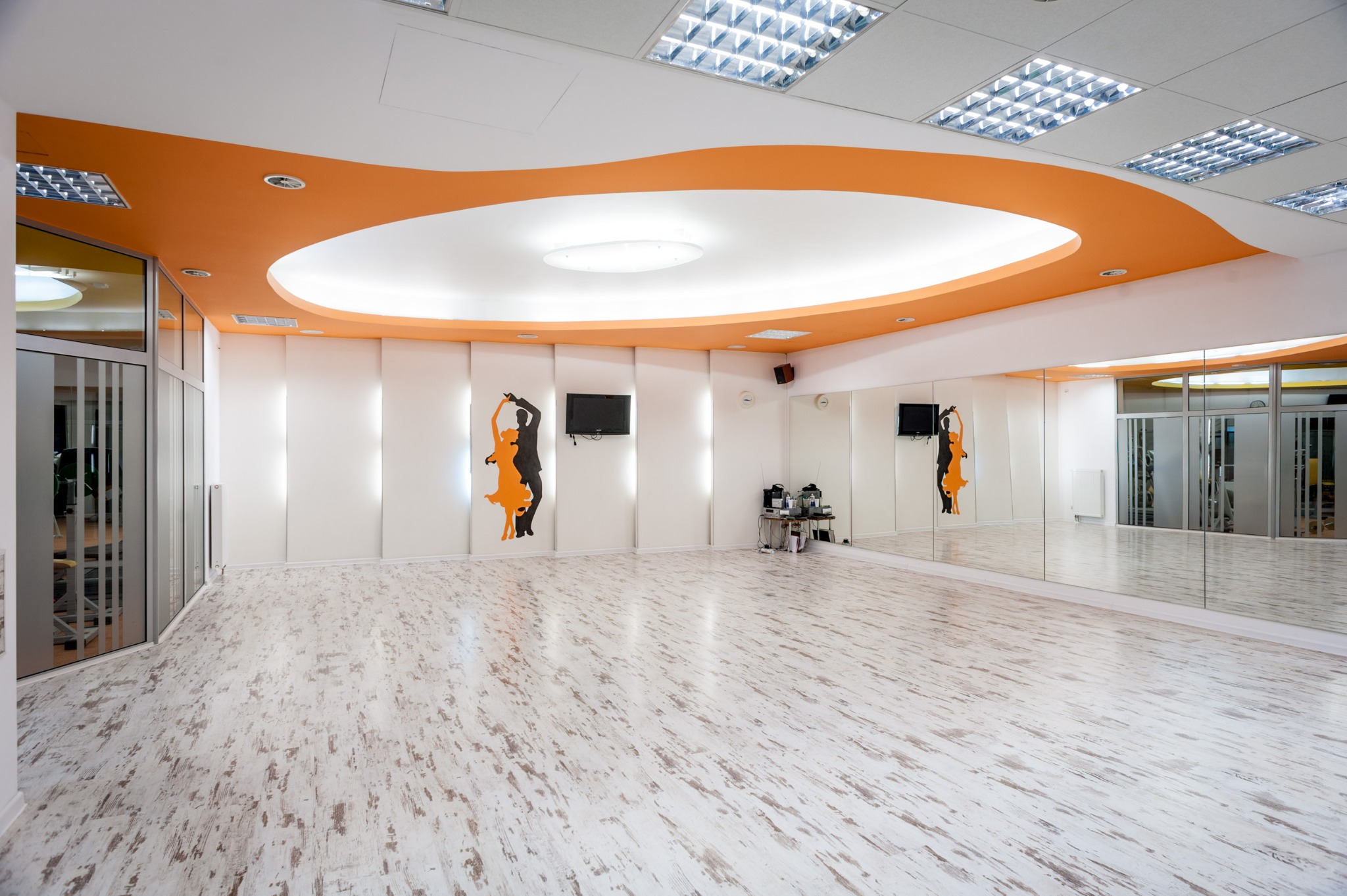 Głowna sala szkoły tańca na której prowadzimy kursy tańca, warsztaty i szkolenia.