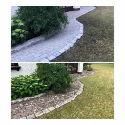 Porównanie stanu ścieżki z kostki brukowej przed i po czyszczeniu: górny kadr ukazuje czystą, szarą kostkę brukową, a dolny kadr pokazuje tę samą ścieżkę pokrytą mchem i zabrudzeniami, z widoczną...