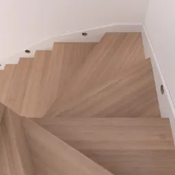 Schody dywanowe z zamontowaną wangą przy ścianie