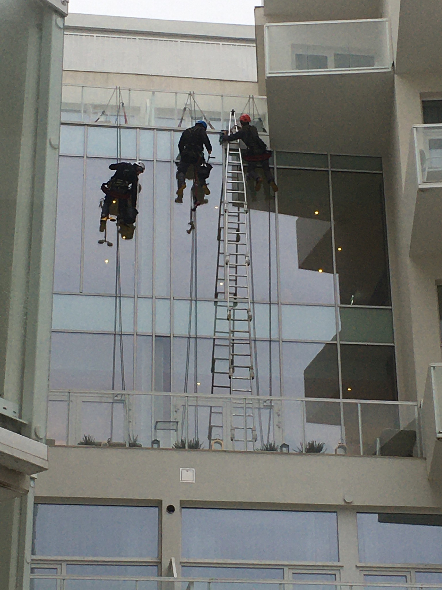 Polerowanie szyb, usuwanie zacieków wapiennych