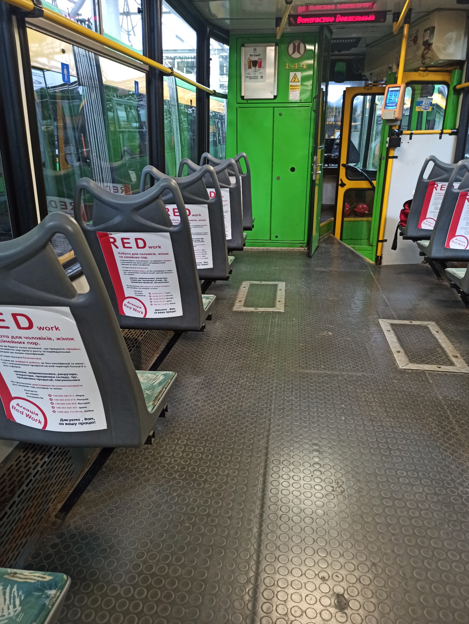 Reklama w tramwajach w Poznaniu - oferty pracy, agencja pracy Red Work