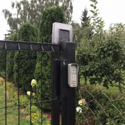 Montaż videodomofonu z dodatkową opcją podłączenia i zasilenia bramy jednoskrzydłowej