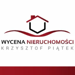 Logo firmy 'Wycena Nieruchomości Krzysztof Piątek' z minimalistyczną ikoną domu w kolorze czarnym z czerwonym dachem, umieszczoną nad nazwą firmy i ozdobną linią w kolorze czerwonym na białym tle.