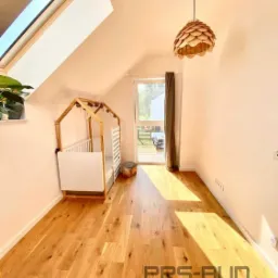 1. sufit podwieszany 2. ściany: gładzie, malowanie 3. podłoga - deska trójwarstwowa