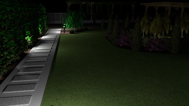 Oświetlony nocą ogród z betonową ścieżką, żywopłotem i drewnianą pergolą w tle.