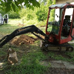 Amar-Pud - Prace ziemne przy starym garażu.