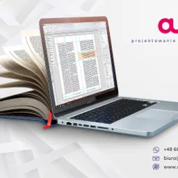 Laptop z otwartym programem do składu tekstu, umieszczony na otwartej książce z czerwoną zakładką, w tle logo firmy projektującej grafikę.