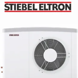 Biała pompa ciepła Stiebel Eltron z dużym wentylatorem i logo producenta na górze i obudowie.
