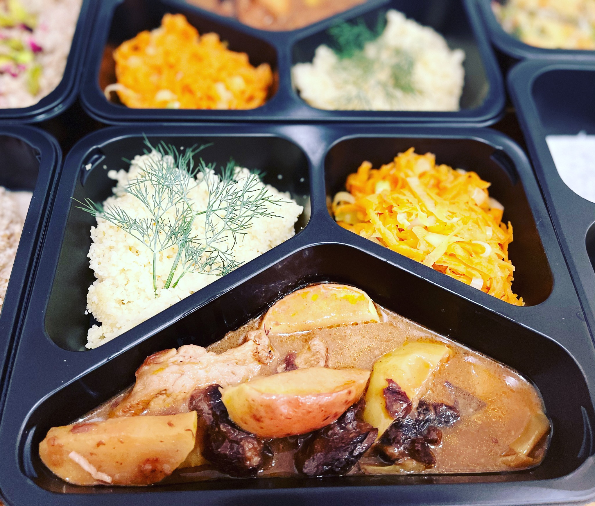 polędwiczki pieczone z jabłkiem i śliwkami