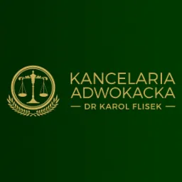 Złote logo Kancelarii Adwokackiej Dr Karol Flisek na ciemnozielonym tle, wizerunek wagi otoczonej wieńcem laurowym.