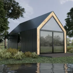 Czarna, nowoczesna, parterowa konstrukcja z drewna i szkła, z dużym przeszkleniem frontowym, położona nad brzegiem spokojnego stawu, otoczona zielenią drzew i traw.