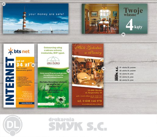 Zestaw pięciu różnych projektów graficznych ulotek reklamowych na drewnianym tle, prezentujących usługi z różnych branż: finansowej, nieruchomości, internetowej, BHP i meblarskiej.