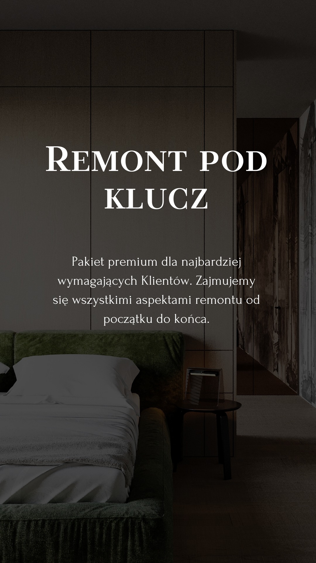 Sypialnia po remoncie 'pod klucz' z zielonym łóżkiem, drewnianą ścianą i minimalistycznym stolikiem nocnym. Tekst 'Remont pod klucz' widoczny na zdjęciu.