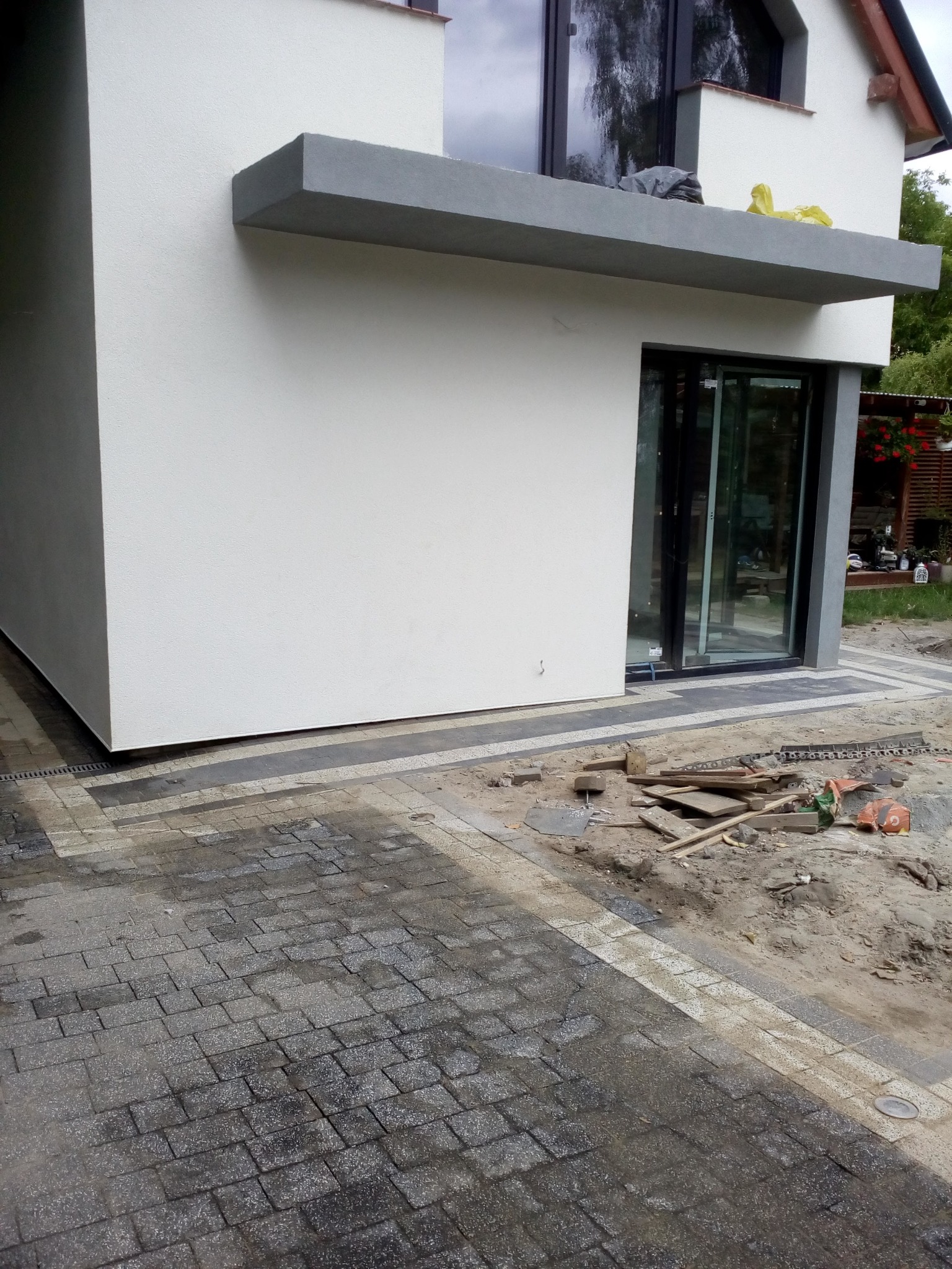 Wykonywanie elewacji i mostki brukowej