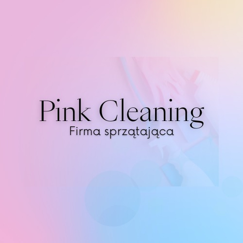 Logo firmy sprzątającej Pink Cleaning na gradientowym tle w odcieniach różu i błękitu. W tle widoczne dłonie w rękawicach trzymające butelkę ze spryskiwaczem.