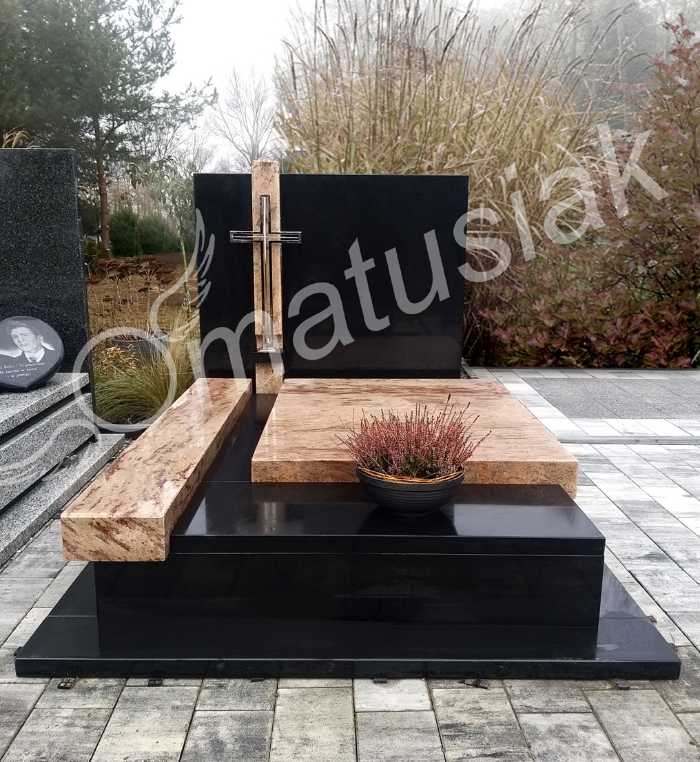 Kamieniarz Świnice Warckie. Nagrobek zamontowany na cmentarzu w Świnicach Warckich.