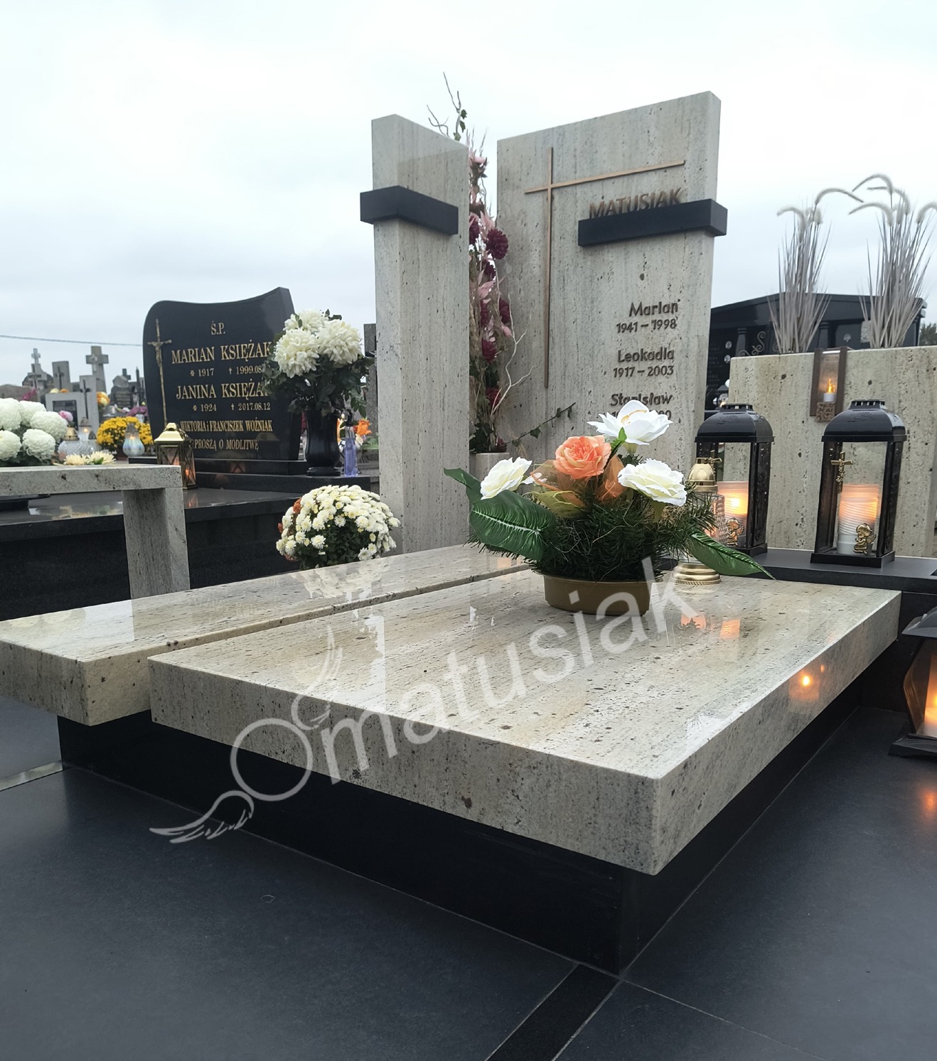 Kamieniarz Dąbie. Nagrobek postawiony na cmentarzu w Dąbiu nad Nerem.