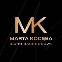 Eleganckie logo biura rachunkowego Marta Kocęba na czarnym tle z geometrycznymi, złotymi liniami.