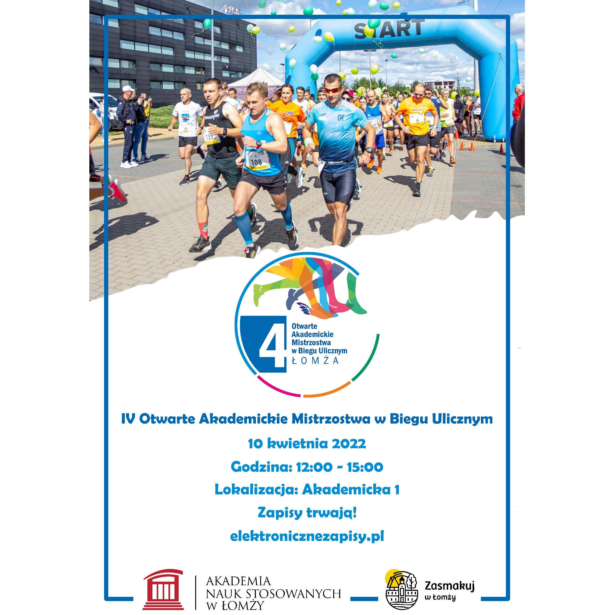 Uczestnicy biegu ulicznego, w niebieskich i pomarańczowych koszulkach, zbliżają się do łuku startowego na tle nowoczesnego budynku.