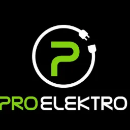 Logo firmy PRO ELEKTRO z zielonym znakiem graficznym przypominającym literę P otoczonym białym obrysem w kształcie kabla z wtyczką na czarnym tle.