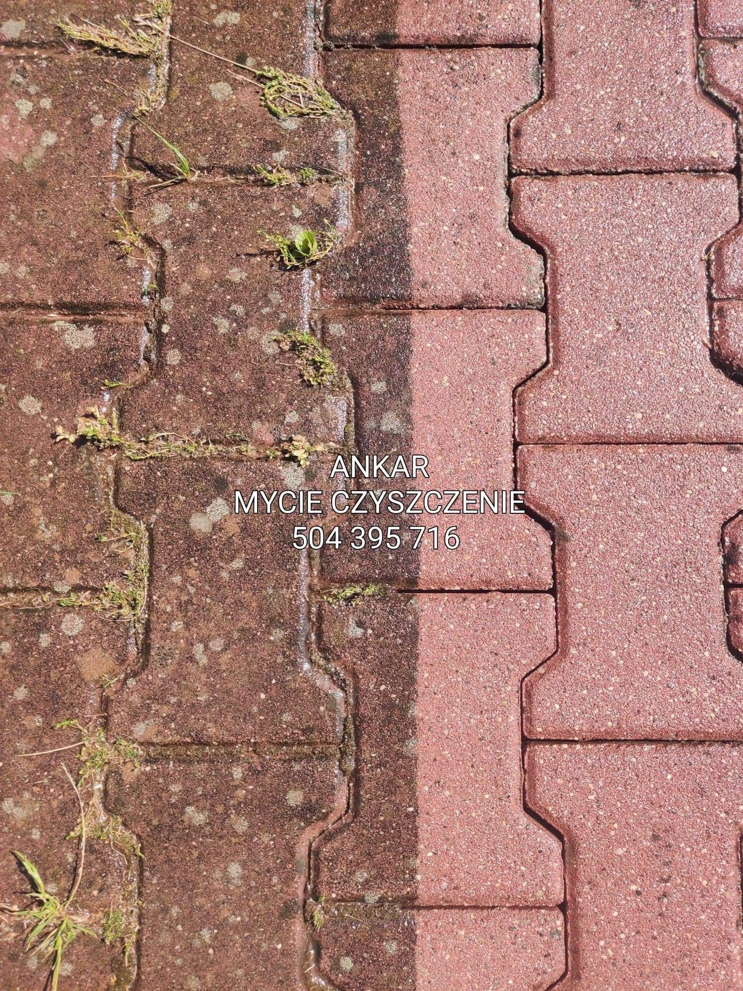 Częściowo wyczyszczona, czerwona kostka brukowa w Rabce-Zdroju; po lewej stronie widoczny brud i porosty, po prawej czysta powierzchnia z logo firmy 'ANKAR MYCIE CZYSZCZENIE' i numerem telefonu.
