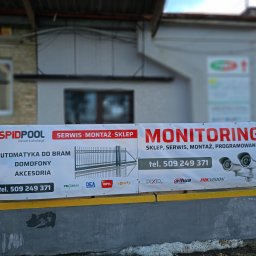 SPIDPOOL Paweł Łukaszyk - Baner reklamowy firmy Spidpool z ofertą automatyki do bram, domofonów i monitoringu. Widoczne logo firm Proxima, DEA, BFT, Somfy, Dixir, Alhua i Hikvision.