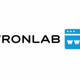 Logo firmy Stronlab z ikoną okna przeglądarki i adresem www w kolorze niebieskim.