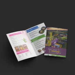 Rozłożona ulotka restauracji Scandi z menu zawierającym koktajle, zupy, makarony, sałatki i życzenia smacznego w różnych językach.