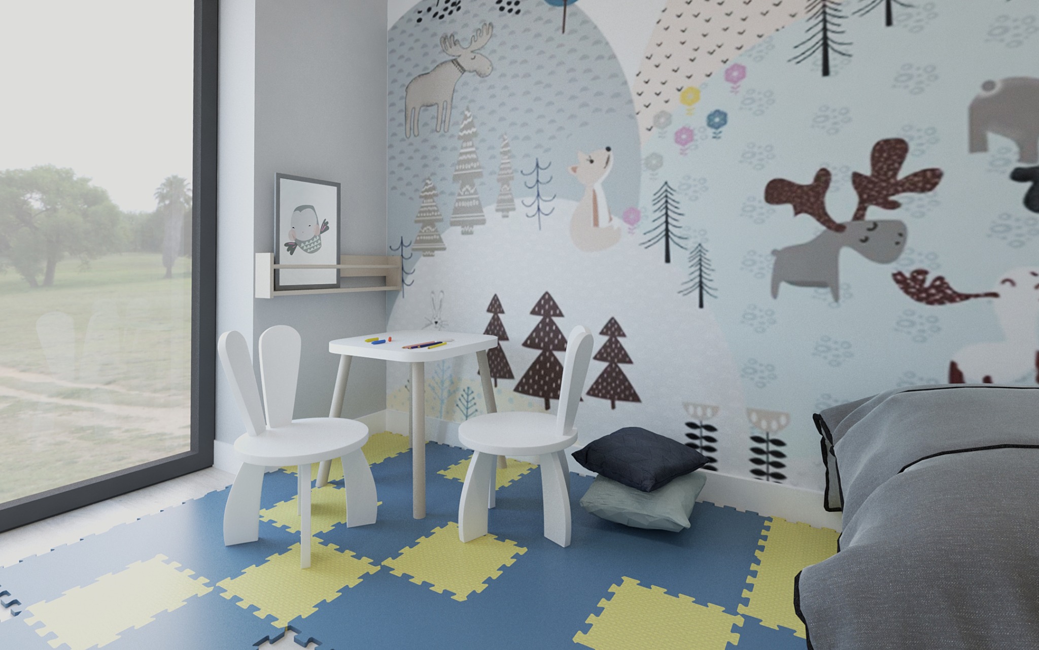 Pokój dziecięcy z białym stolikiem, krzesłami w kształcie króliczych uszu i tapetą w leśne zwierzęta, uzupełniony o poduszki i fragment łóżka z szarą pościelą.
