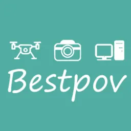 Ikonografika przedstawiająca drona, aparat fotograficzny i komputer stacjonarny, z napisem 'Bestpov' na turkusowym tle.