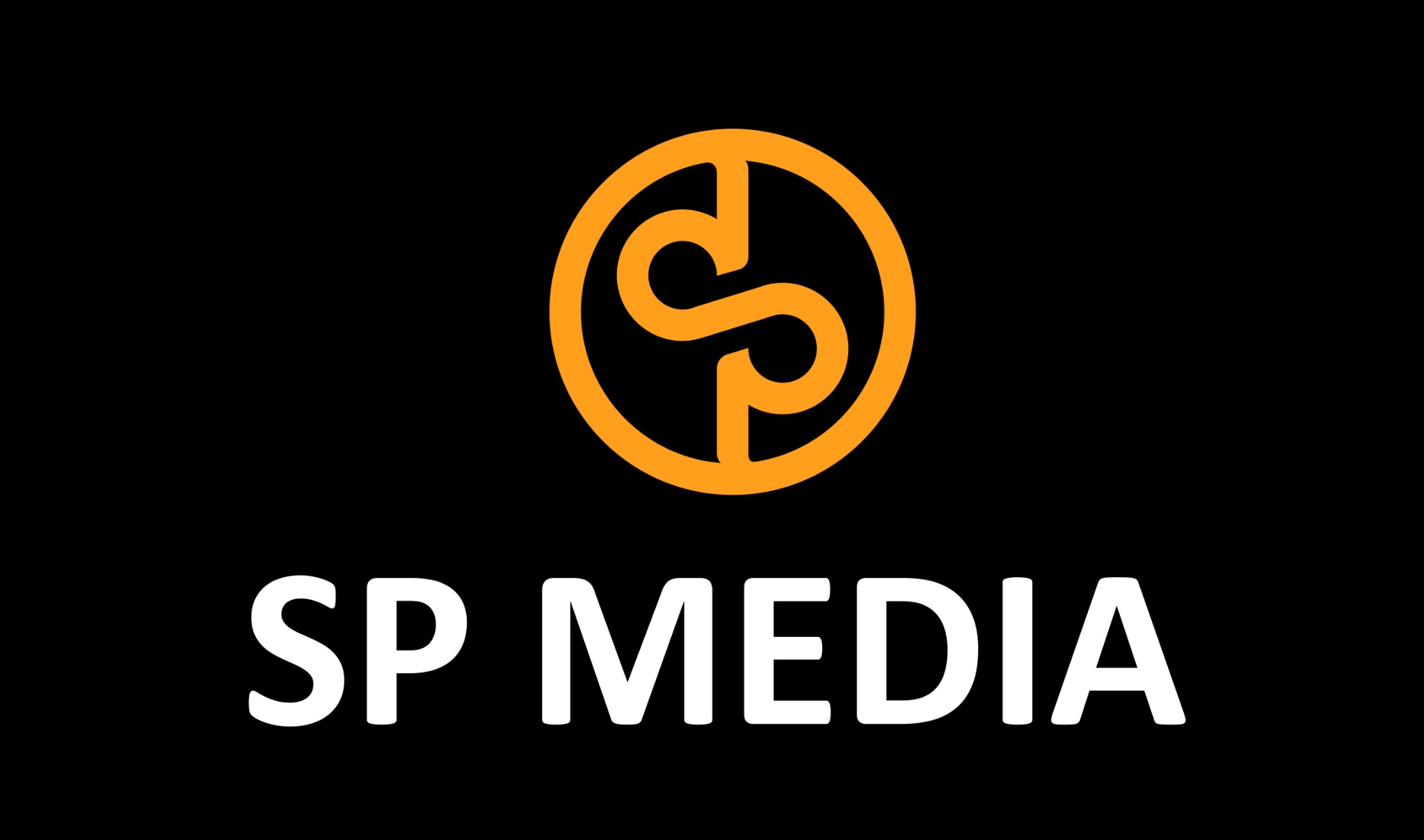 Logo SP Media: stylizowana litera S w okręgu, pomarańczowa na czarnym tle, z białym napisem SP MEDIA poniżej.