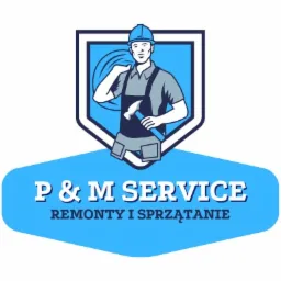 Ilustracja logo firmy P & M Service oferującej remonty i sprzątanie, przedstawiająca uśmiechniętego mężczyznę w kasku i kombinezonie, trzymającego młotek na tle tarczy.