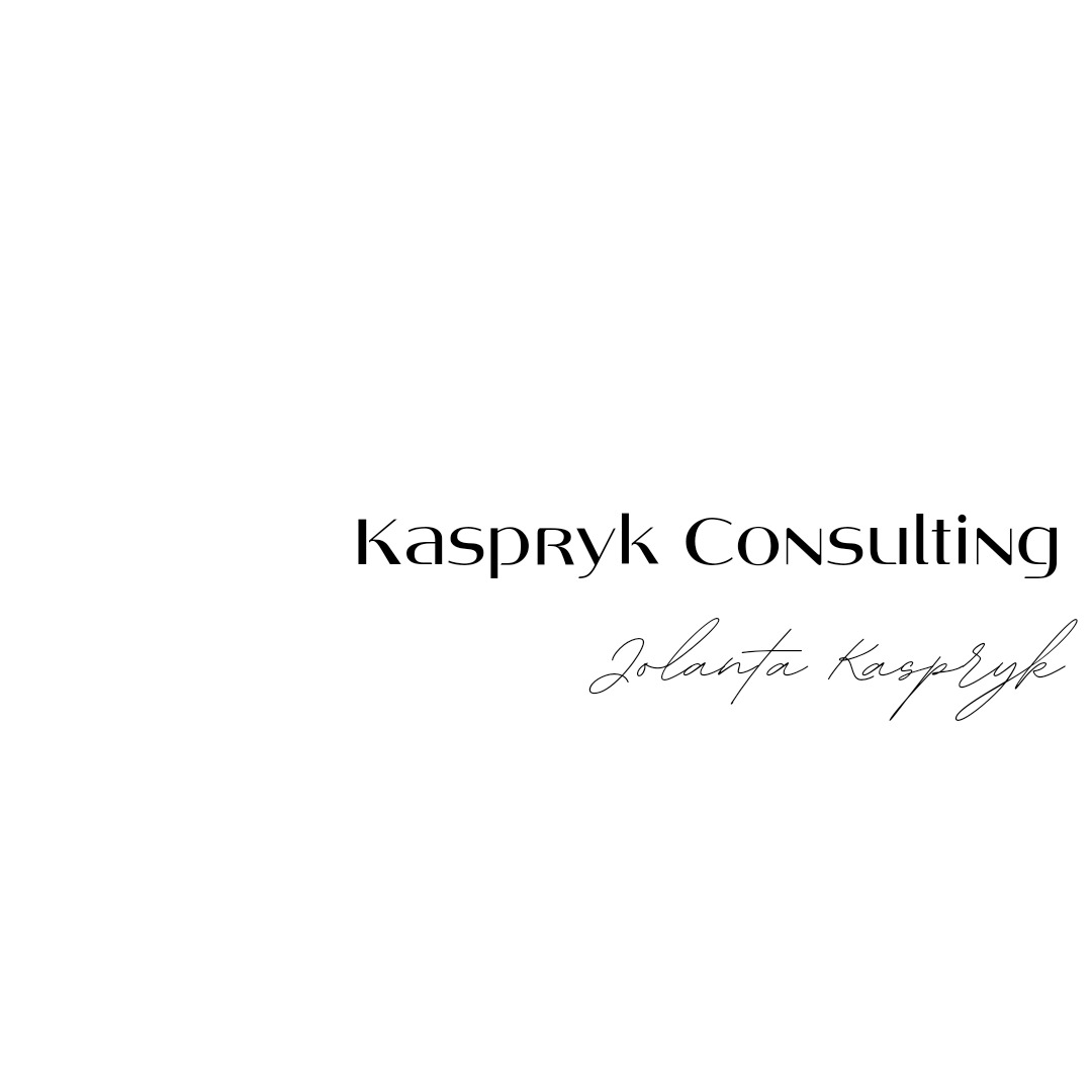 Logo firmy Kasprzyk Consulting z imieniem i nazwiskiem Jolanta Kasprzyk, czcionka szeryfowa i kaligraficzna na białym tle.