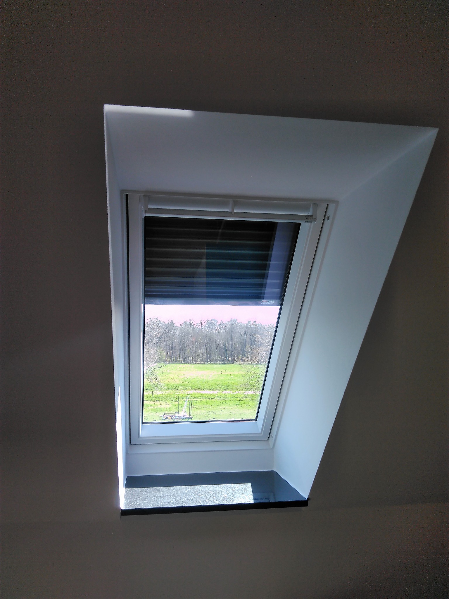 Przed i Po wymiana okna Dachowego z Rolet Solarna :)