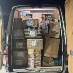 To zdjęcie jest z przewozu pomocy humanitarnej ,ale poglądowo widać jakiej wielkości jest samochód