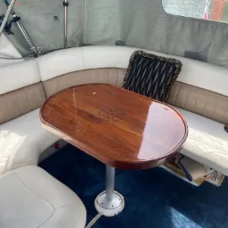 indywidualne stoliki i wykonczenia jachtow camperow stylizowane grawerunkami wg wymagan klienta itp