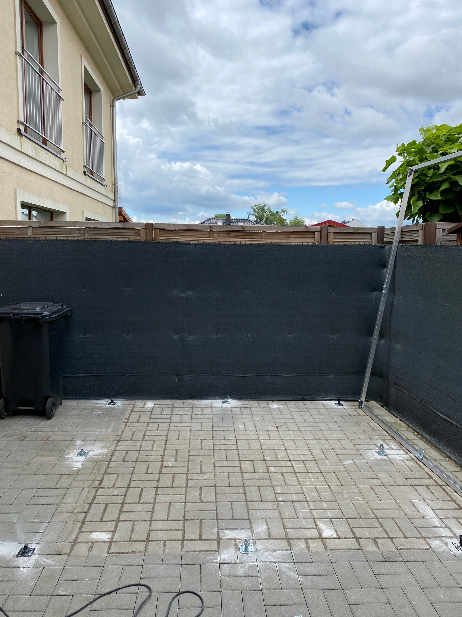 Montaż domku narzędziowego z blachy