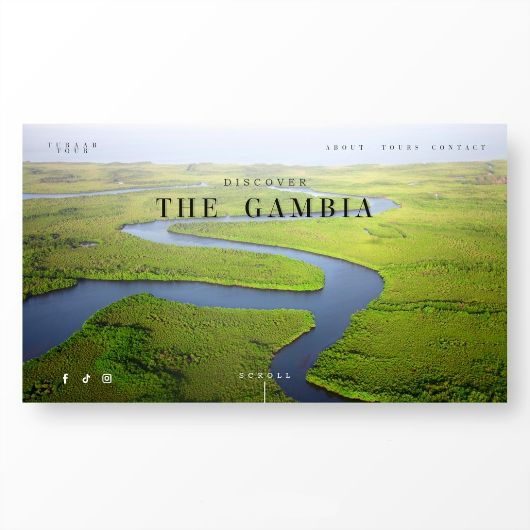 Strona internetowa prezentująca krajobraz Gambii z lotu ptaka, z tekstem 'Discover The Gambia' i elementami nawigacyjnymi w górnej części.
