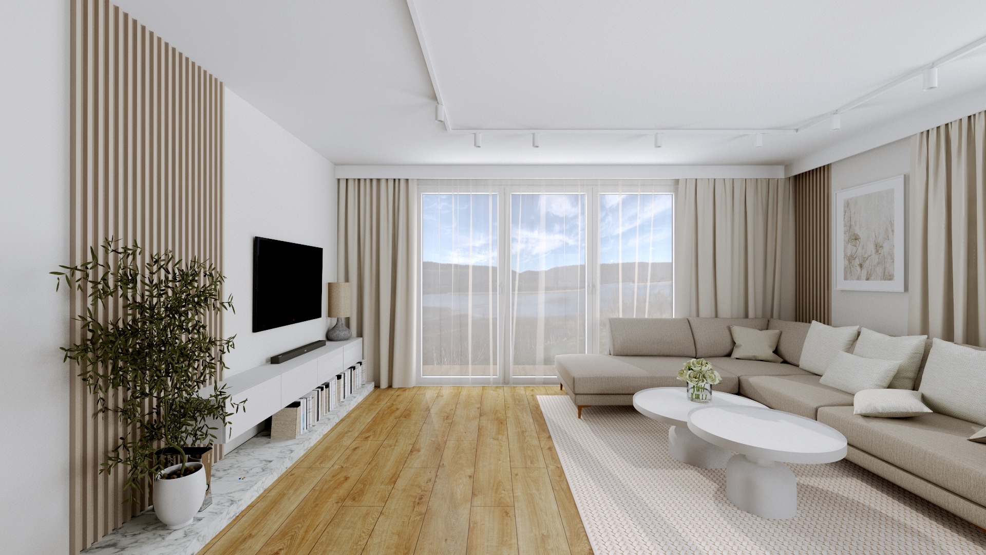 Jasny salon z drewnianą podłogą, beżową sofą narożną, białymi stolikami kawowymi i dużym oknem z widokiem na jezioro. Dekoracyjna ściana z lamelami i zielona roślina.