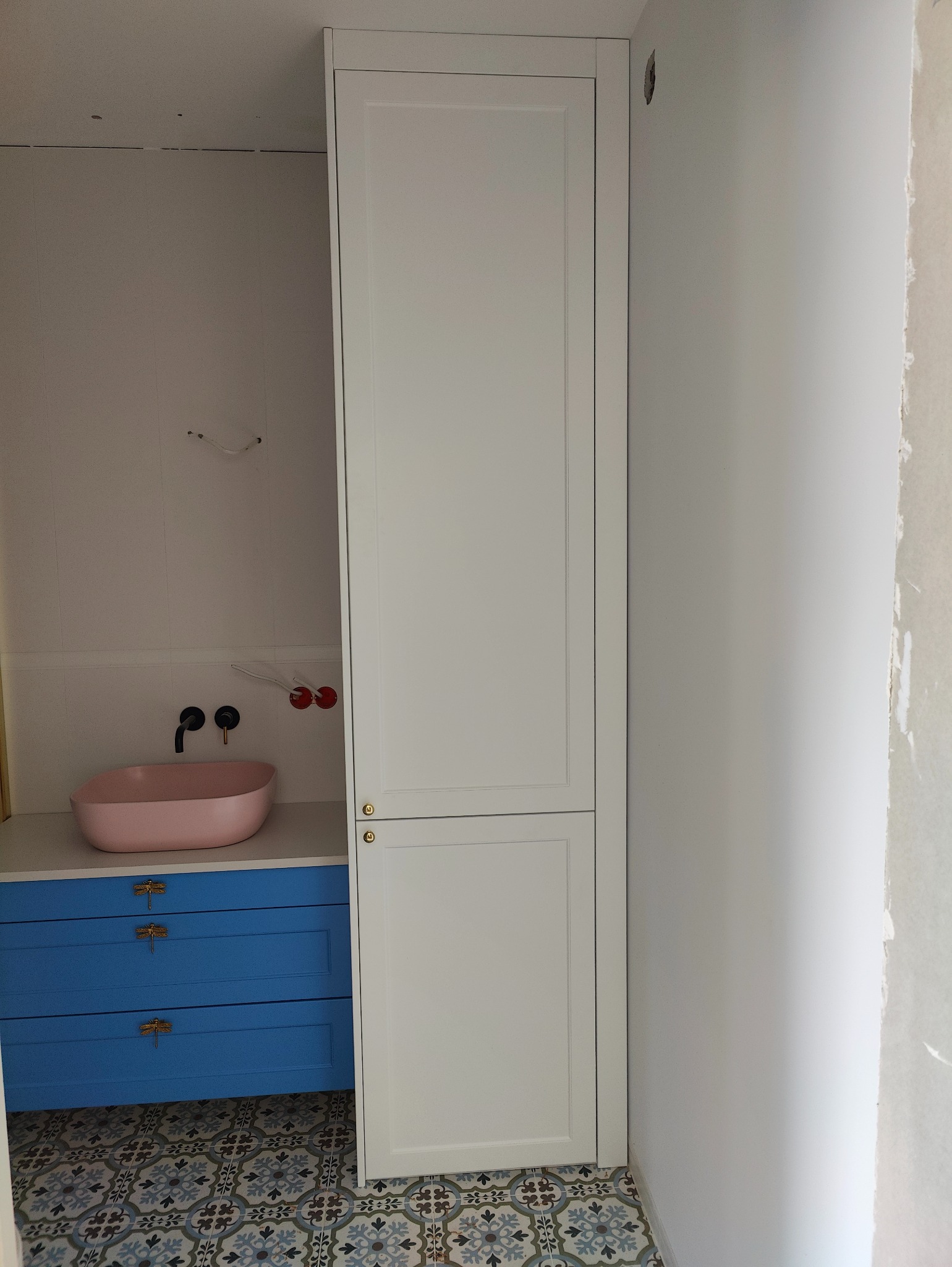 szafki łazienkowe lakierowane