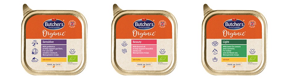 Trzy puszki karmy dla kotów marki Butchers Organic w różnych wariantach smakowych: Sensitive, Beauty i Light, ustawione obok siebie na białym tle.