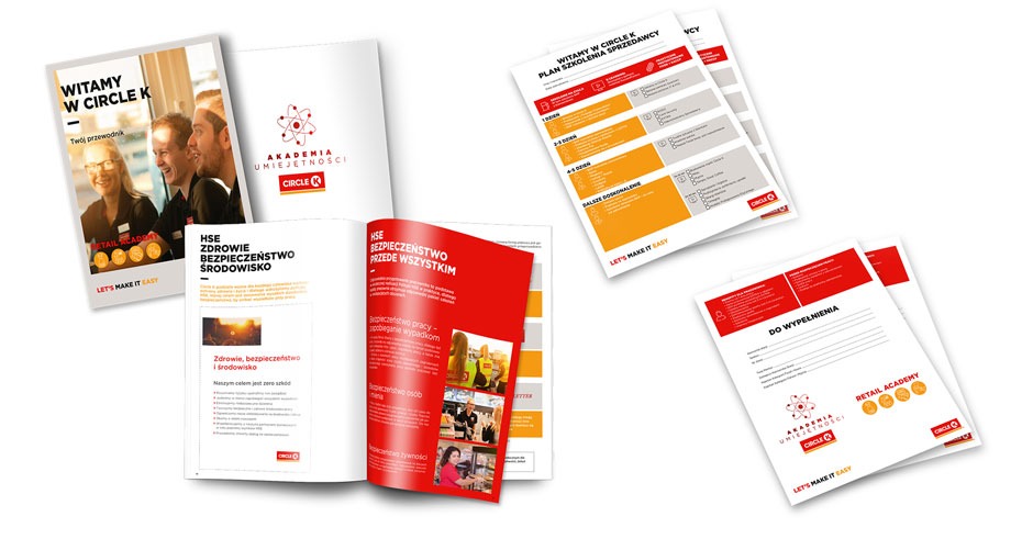 Zestaw materiałów szkoleniowych i informacyjnych marki Circle K, w tym broszury, przewodniki i formularze, ułożone na białym tle.