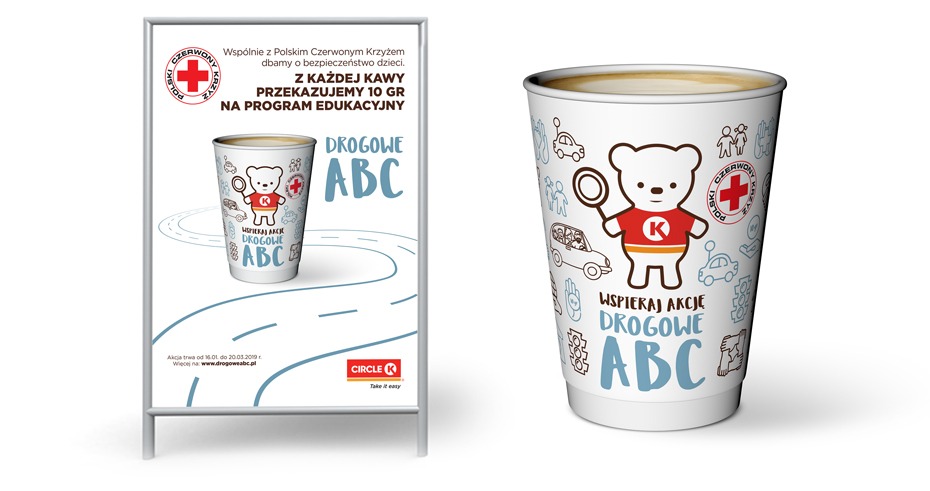 Plakat reklamowy i kubek z kawą, promujące akcję drogową ABC we współpracy z Polskim Czerwonym Krzyżem i Circle K, z motywami edukacyjnymi dla dzieci.