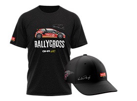 Czarny t-shirt z nadrukiem czerwonego samochodu rajdowego i napisem RALLYCROSS, obok czarna czapka z daszkiem z logo firmy.